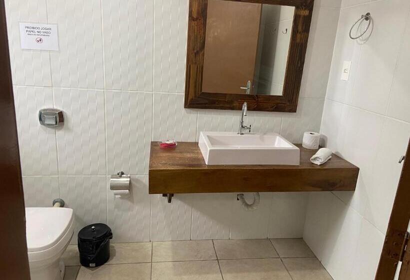 غرفة قياسية ثلاثية, Pousada Quatro Estações