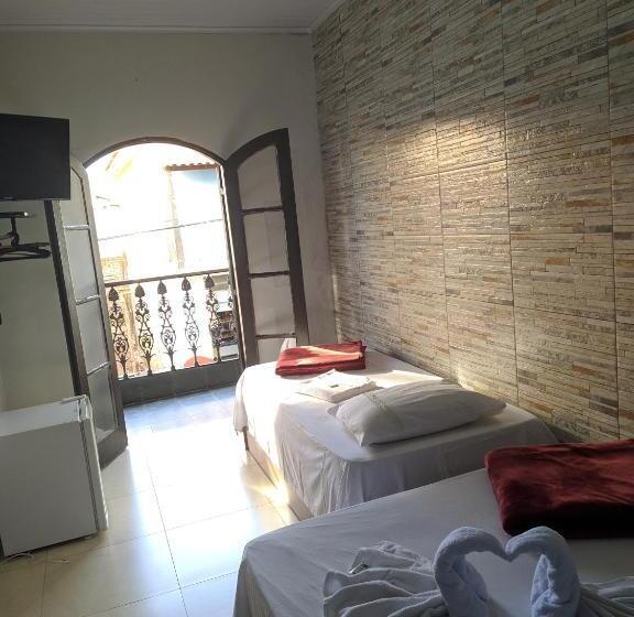 اتاق استاندارد چهارنفره با بالکن, Pousada Maciel