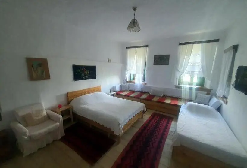 Classic Neljän Hengen Huone, Traditional Guesthouse Permet