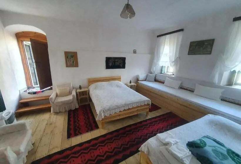 Classic Neljän Hengen Huone, Traditional Guesthouse Permet