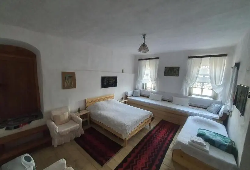 Classic Neljän Hengen Huone, Traditional Guesthouse Permet