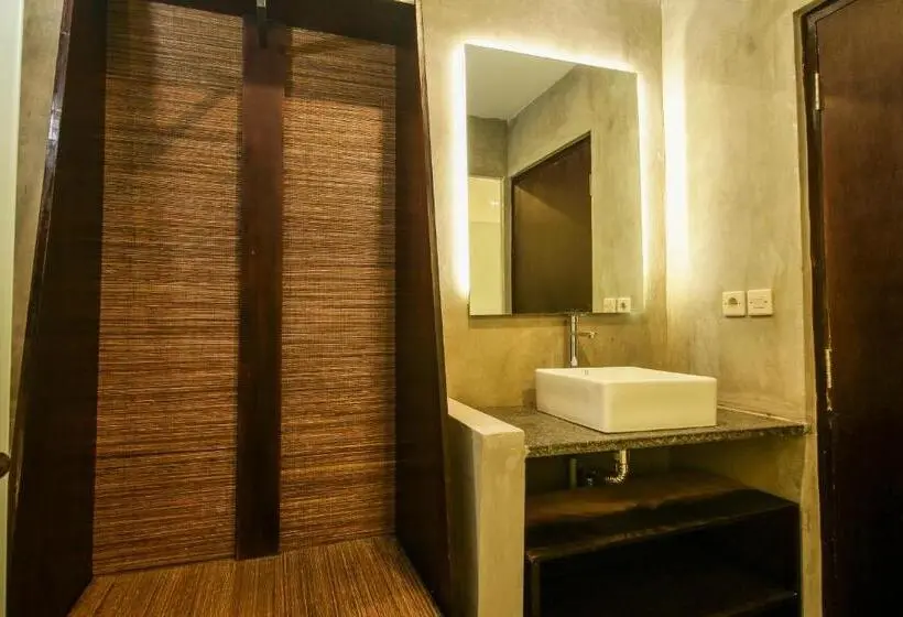 اتاق لوکس سه تخته, Watu Agung Guest House