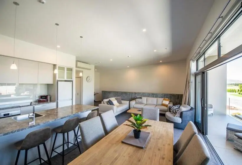 ２ベッドルームアパートメント, Central Park Apartments