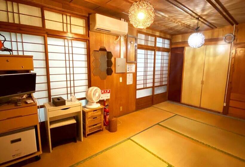 חדר סטנדרט לארבעה, Guest House Icyaribacyode