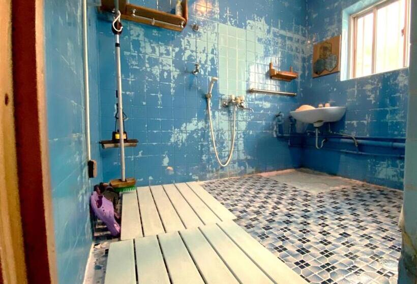 חדר אקונומי לשלושה, Guest House Icyaribacyode