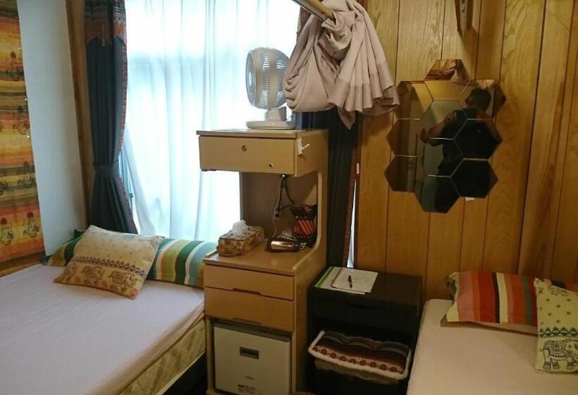 חדר אקונומי לשלושה, Guest House Icyaribacyode