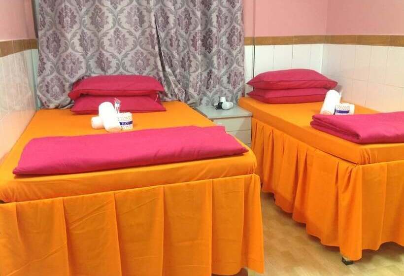 اتاق سوپریور خانوادگی, Head Sun Guest House