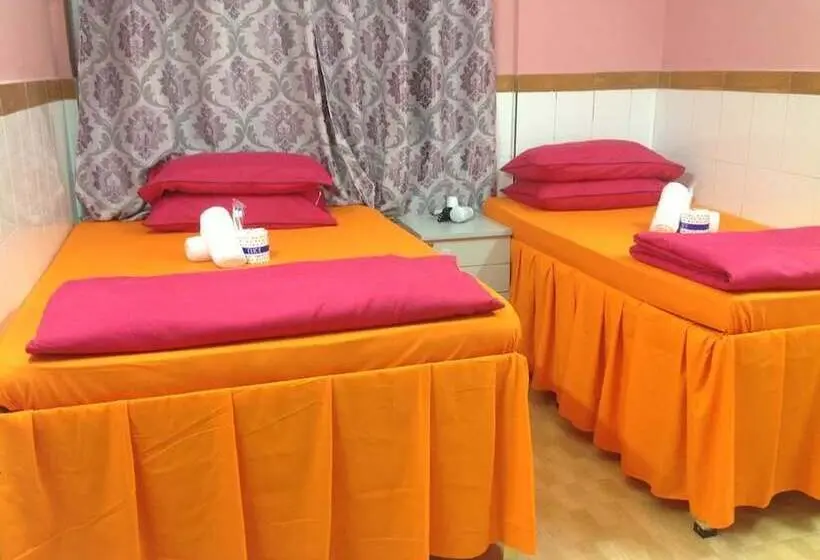 اتاق سوپریور خانوادگی, Head Sun Guest House