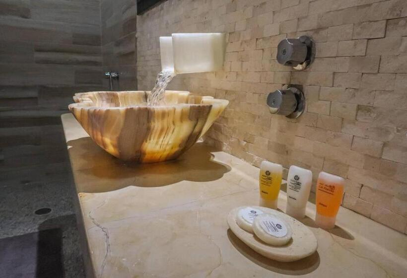 جناح جونيور, Villas Punta Blanca