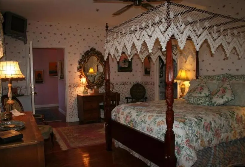キングサイズベッドのスタンダードルーム, Heron Cay Lakeview Bed & Breakfast