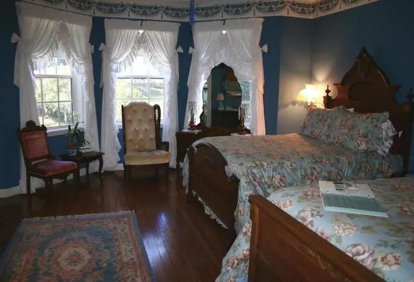 プールの見えるスーペリアルーム, Heron Cay Lakeview Bed & Breakfast