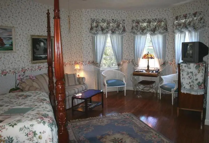 プールビュースタンダードルーム, Heron Cay Lakeview Bed & Breakfast