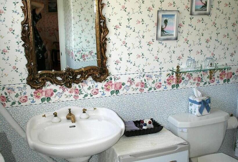 غرفة قياسية مطلّة علي حمام السباحة, Heron Cay Lakeview Bed & Breakfast