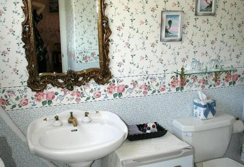 プールビュースタンダードルーム, Heron Cay Lakeview Bed & Breakfast