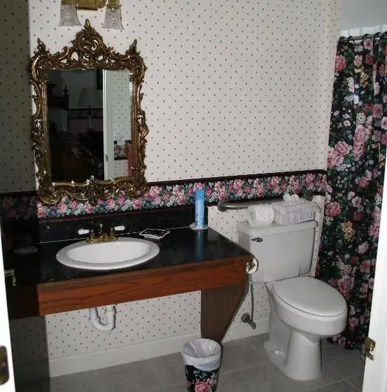 身障者適用クイーンサイズベッドルーム, Heron Cay Lakeview Bed & Breakfast