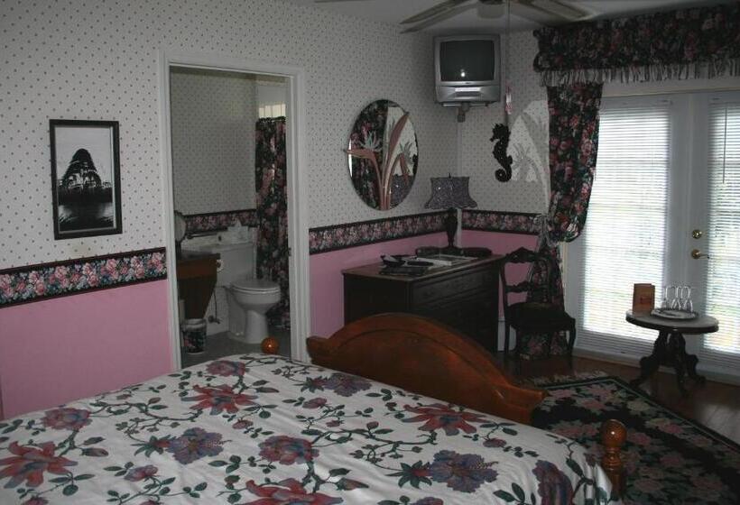 غرفة قياسية سرير ملكى لذوى الإحتياجات الخاصة, Heron Cay Lakeview Bed & Breakfast