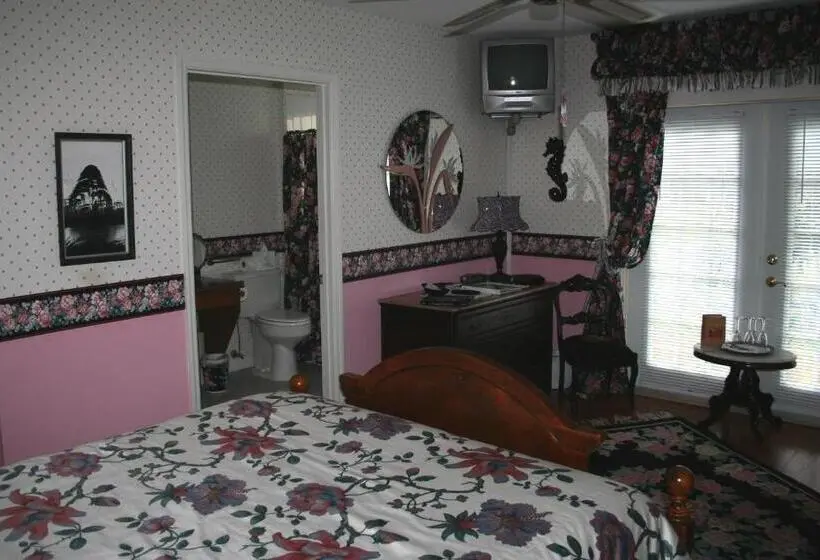 身障者適用クイーンサイズベッドルーム, Heron Cay Lakeview Bed & Breakfast
