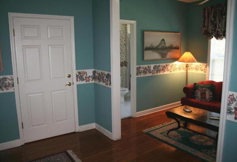 수피리어 스위트, Heron Cay Lakeview Bed & Breakfast