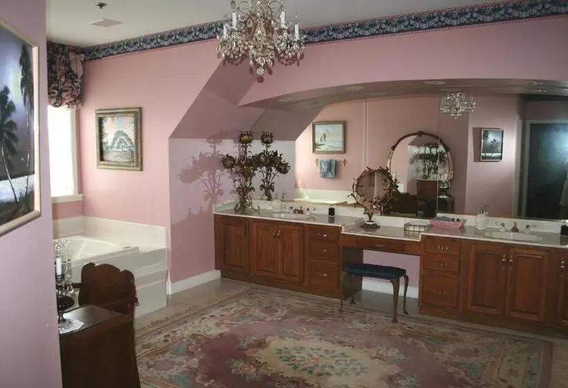 キングサイズベッドのスイートルーム, Heron Cay Lakeview Bed & Breakfast