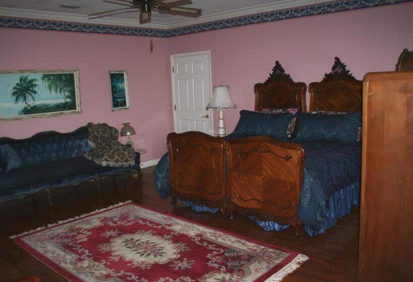 מיטת קינג בסוויטה, Heron Cay Lakeview Bed & Breakfast