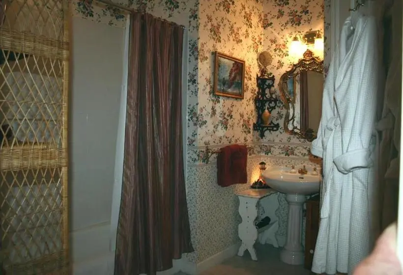 キングサイズベッドのデラックススイート, Heron Cay Lakeview Bed & Breakfast