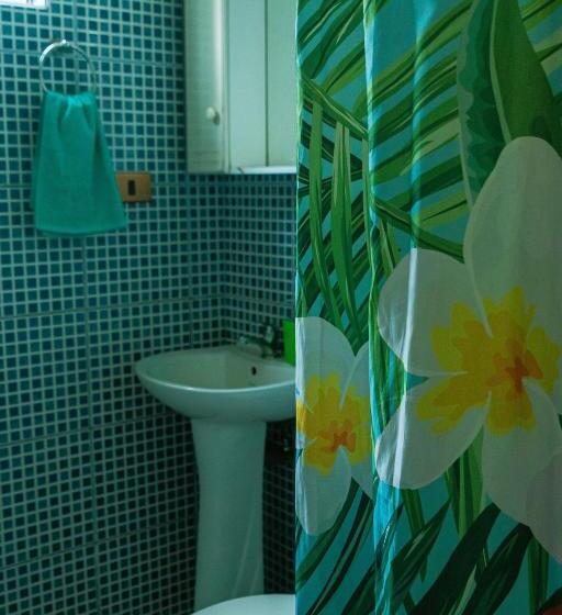 חדר לארבעה סטנדרטי עם נוף לגינה, Hostal Y Cabañas Aorangi