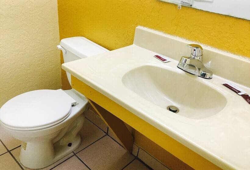 غرفة قياسية فردية, Relax Inn Lawton