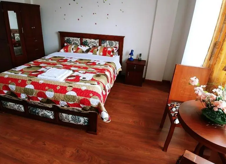 استودیوی استاندارد, Hostal Arauco