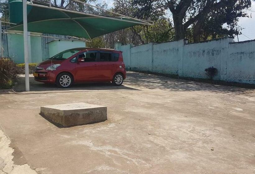 Дом 4 Спальни, Maoni Guest House