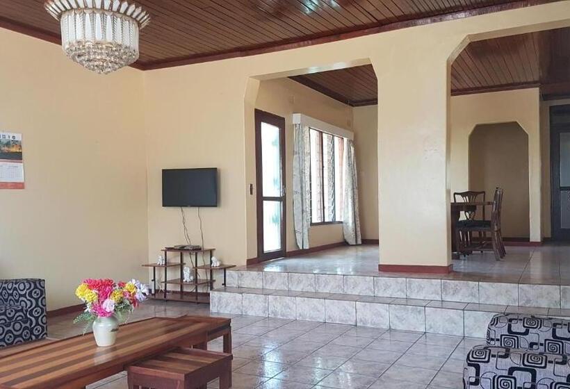 Дом 4 Спальни, Maoni Guest House