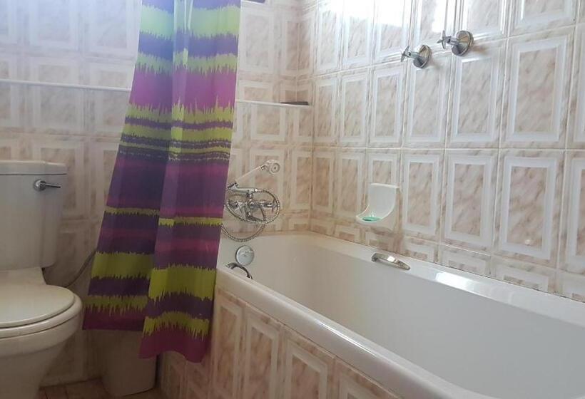 Дом 4 Спальни, Maoni Guest House