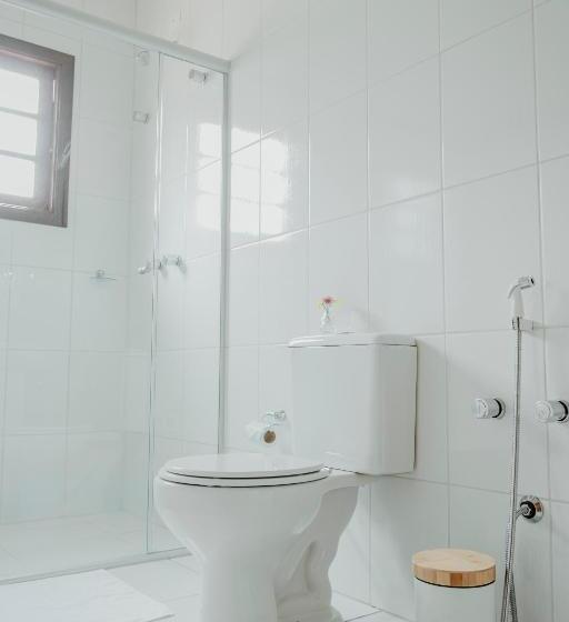 غرفة قياسية مزوَّدة بشُرفة, Ville De France