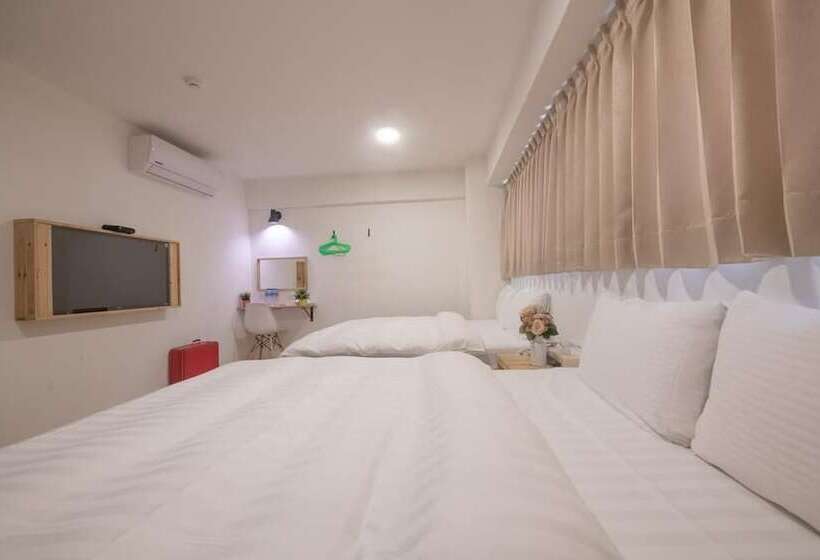 اتاق استاندارد چهار تخته, England Vacation