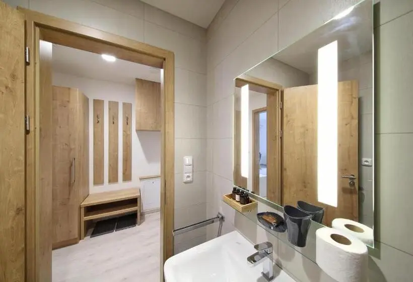 استودیوی استاندارد, Apartmány Terasy Café