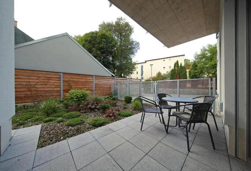 استودیوی استاندارد, Apartmány Terasy Café