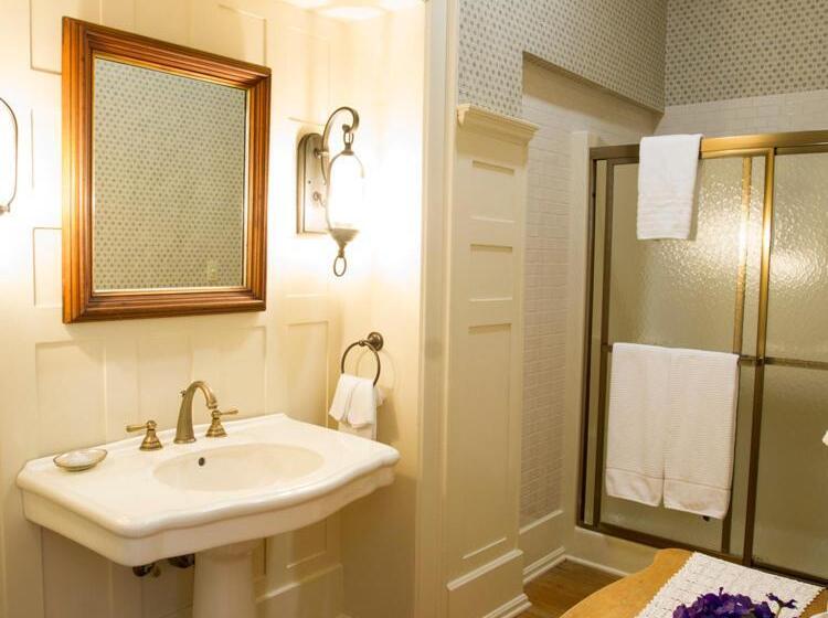 Люкс Deluxe Кровать Кинг, The Foxglove Inn