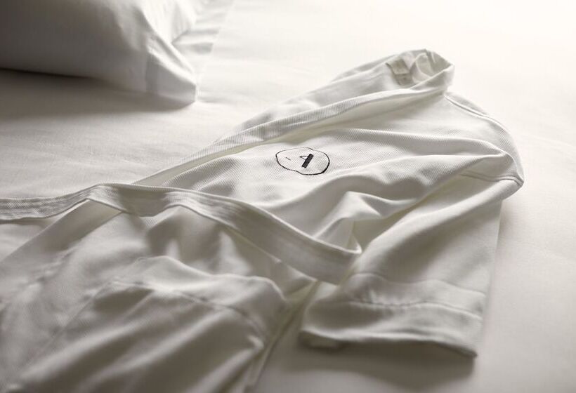 غرفة قياسية سرير كينج, Archer Hotel Florham Park