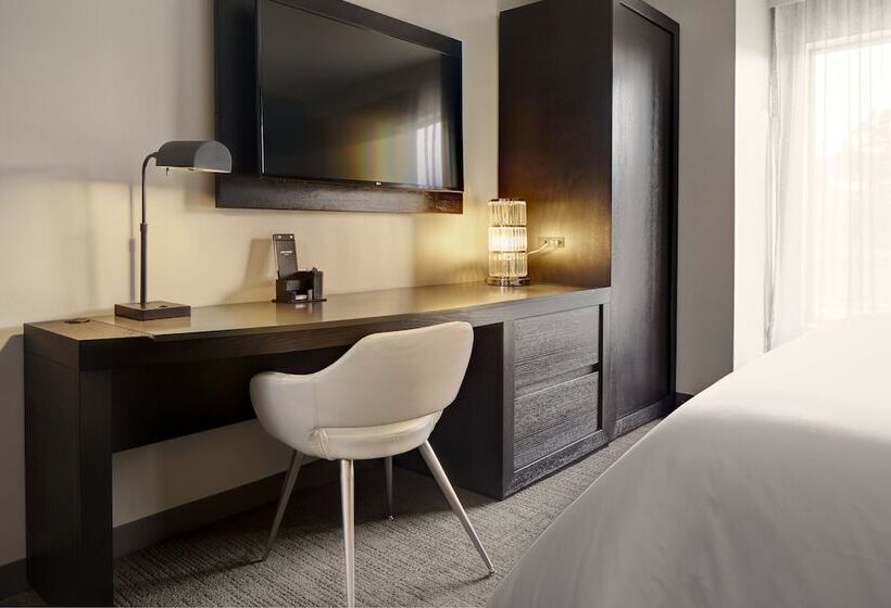 غرفة قياسية سرير كينج, Archer Hotel Florham Park