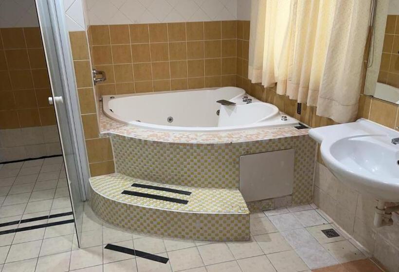 اتاق لوکس, Hua Xiang Motel Fengshan