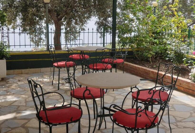 חדר אקונומי לשלושה, Lagjini