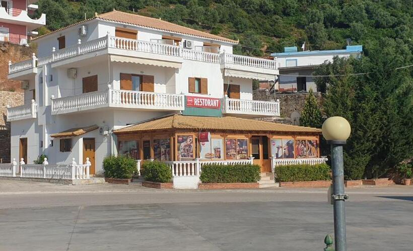 חדר לארבעה סטנדרטי עם מרפסת, Lagjini