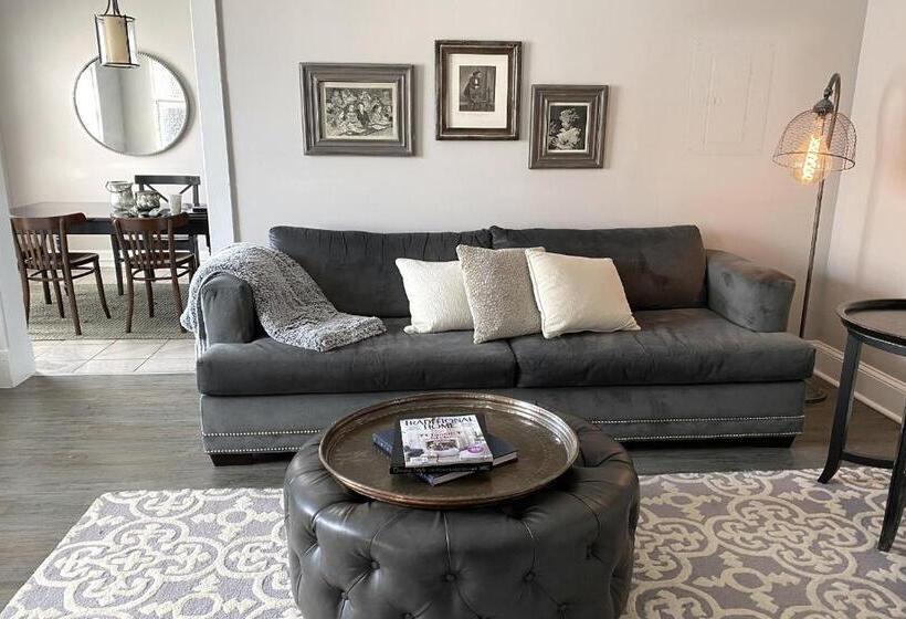 חדר סטנדרט, Laurance