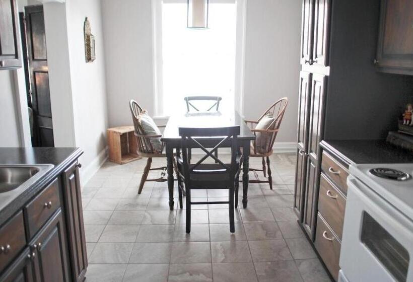 חדר סטנדרט, Laurance