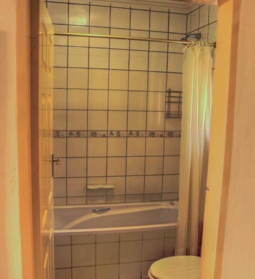 חדר משפחתי, Marlot Guest House