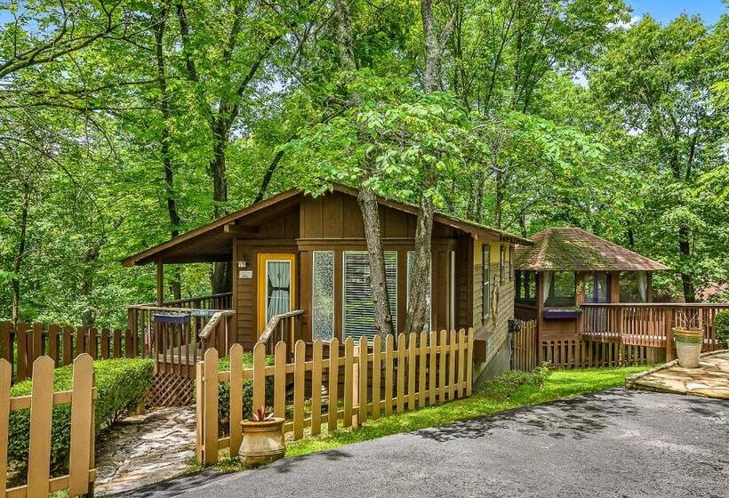 کابین, The Woods Cabins