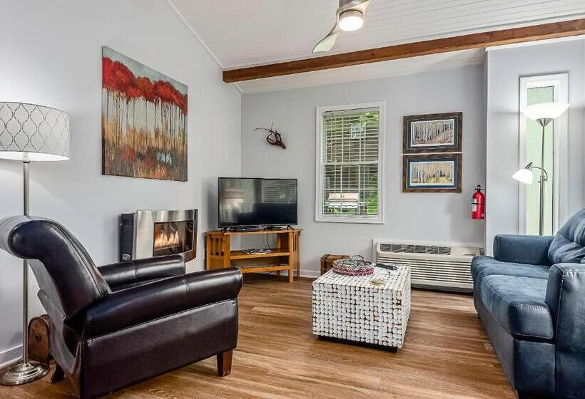 کابین, The Woods Cabins