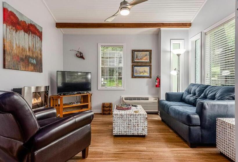 کابین, The Woods Cabins