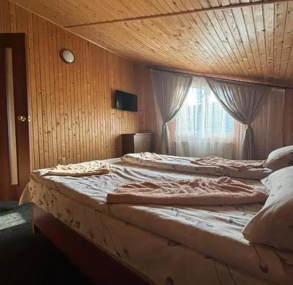 Talo 3 Makuuhuonetta, садиба та чан Na Pagorbi