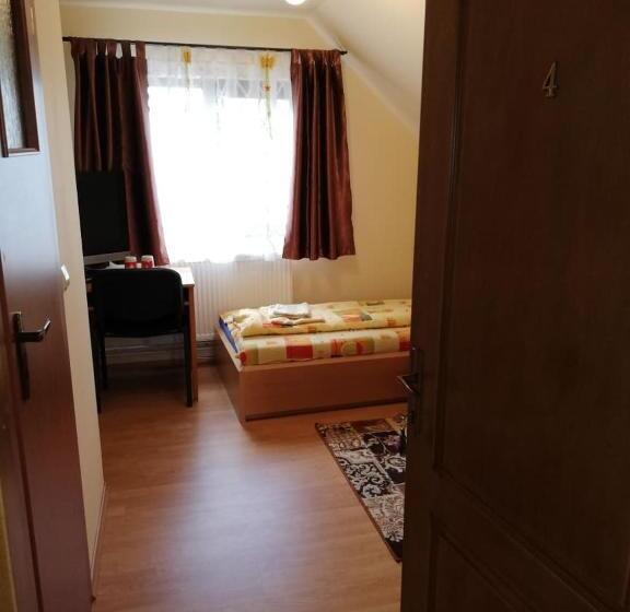 غرفة قياسية, Cabana Ocna Mesaros