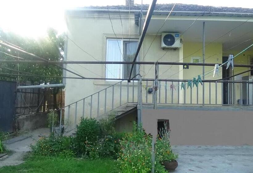 اتاق استاندارد چهار تخته, Guest House Ebralidze